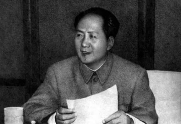 毛主席三次警告美国。第一次是朝鲜战争，警告美国不要越过三八线。第二次是解放军炮击