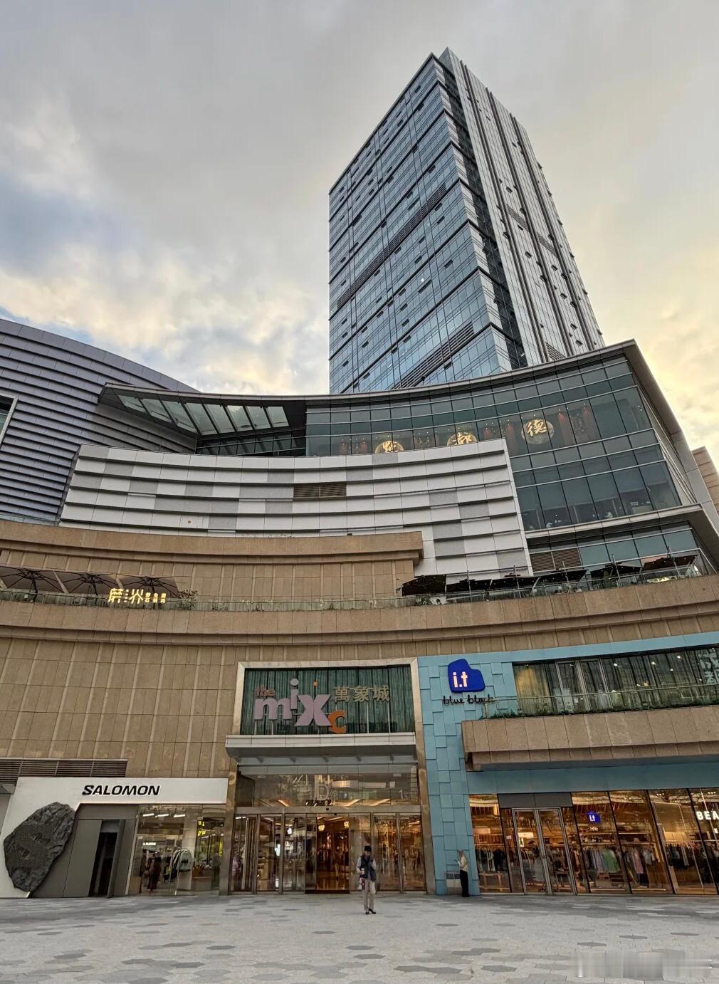 华润置地（成都）发展有限公司100%股权挂牌，核心资产包括成都万象城。很多小白又