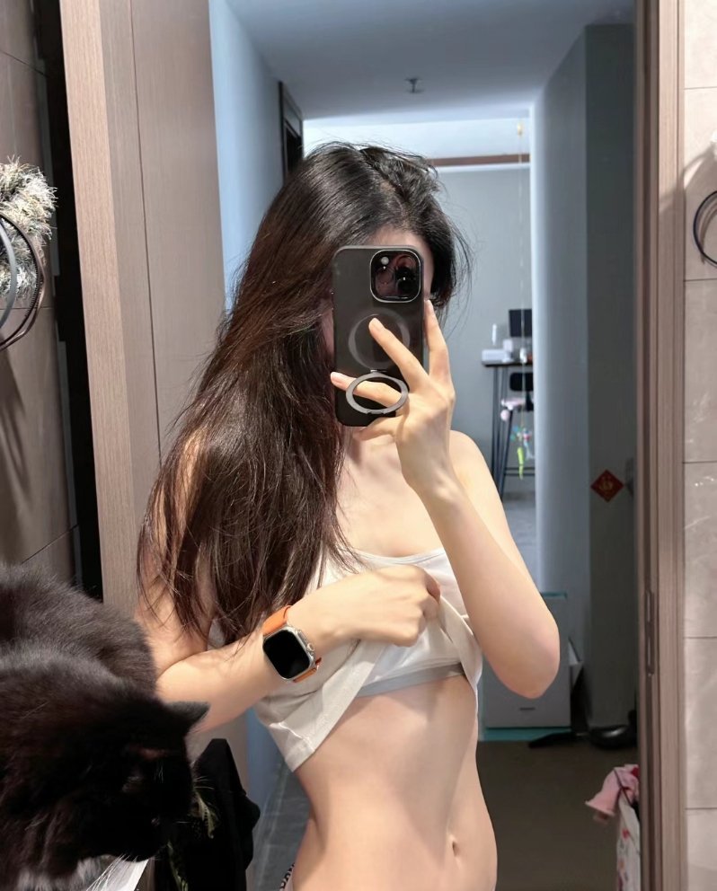 衣服穿在身上才漂亮 钱给你花才是你的 至于他住什么房子 开什么车 和你没有任何关