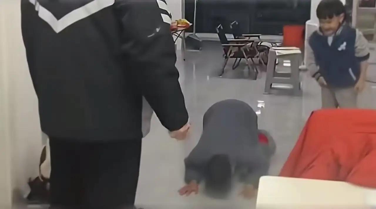 “看哭了！安徽一男子除夕夜跑外卖到凌晨两点，回家时眼前的一幕让他瞬间破防……”