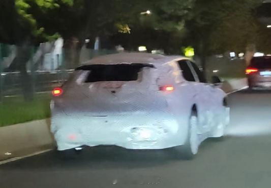 据说是小鹏 MONA 的旅行车，已经开始路测了，大家怎么看？42mark新能源汽
