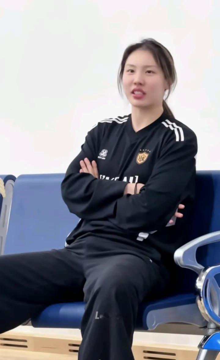 中国女篮没有张茹还真不行，现在网上消息满天飞，传言退出中国女篮的球员真不少，但是