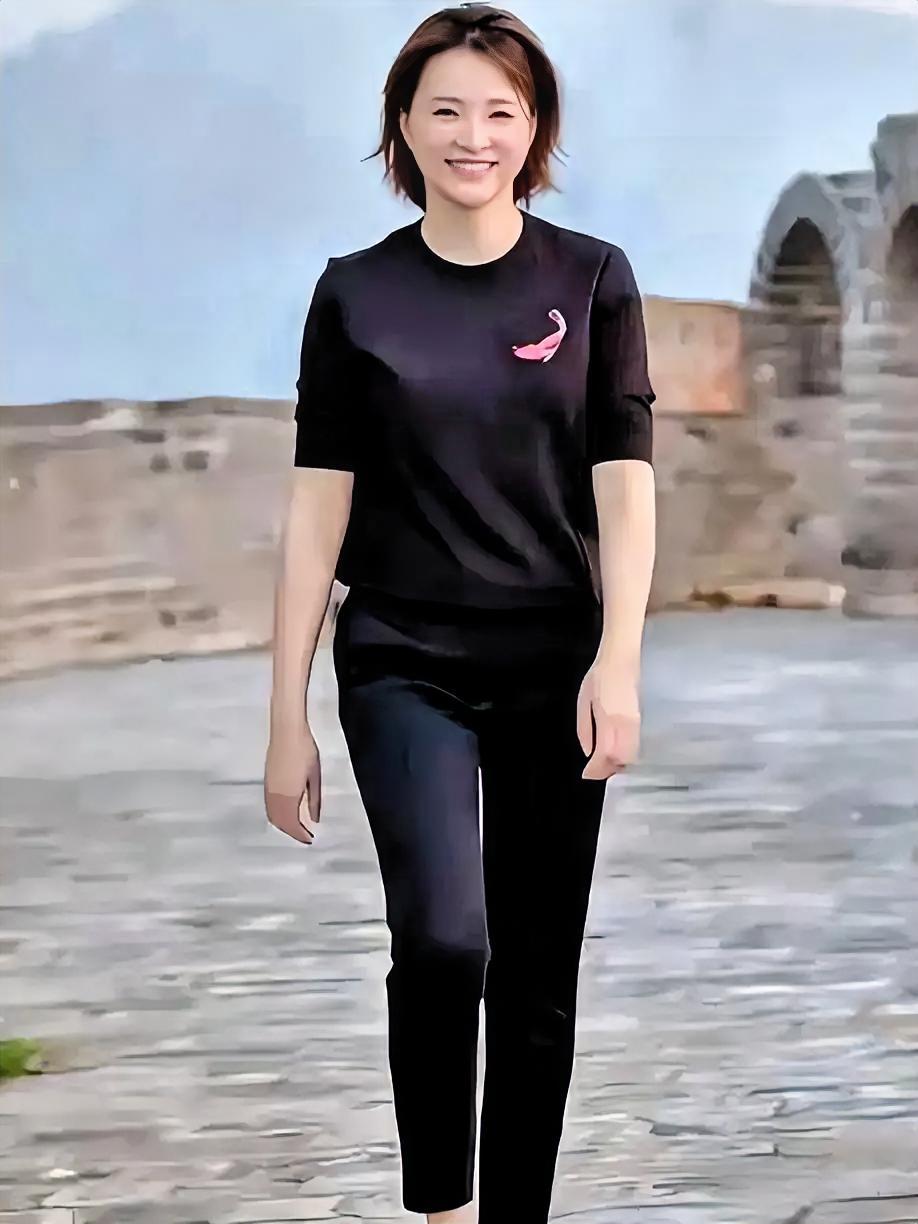 天呐！在长城上看到她，状态也太能打了吧！
 
家人们，谁懂啊！在长城碰到这张脸，
