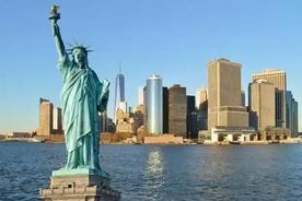 这些年来，总有人拿有钱人都去美国，来贬低我们的国家。只要你一反对，他们立刻就会抛