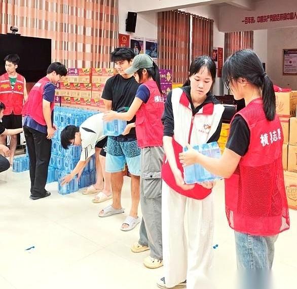 你敢信？两个刚高考完的18岁上海男孩，骗爸妈说去无锡短途游。结果转头掏空自己的零