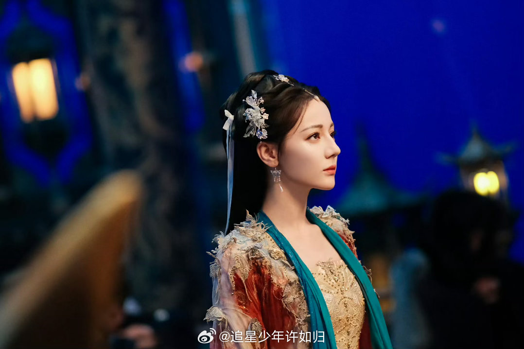 思胥万千性转版纣王妲己 《白日提灯》的思胥万千就是性转纣王妲己本版吧！贺思慕和人