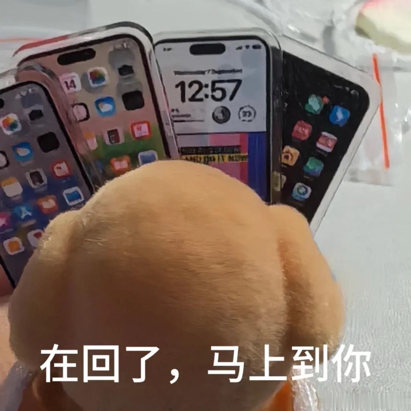 微信几乎把每个人捆绑在线上工作消息不分时间弹出来，亲友往来也全靠线上维系，基本做