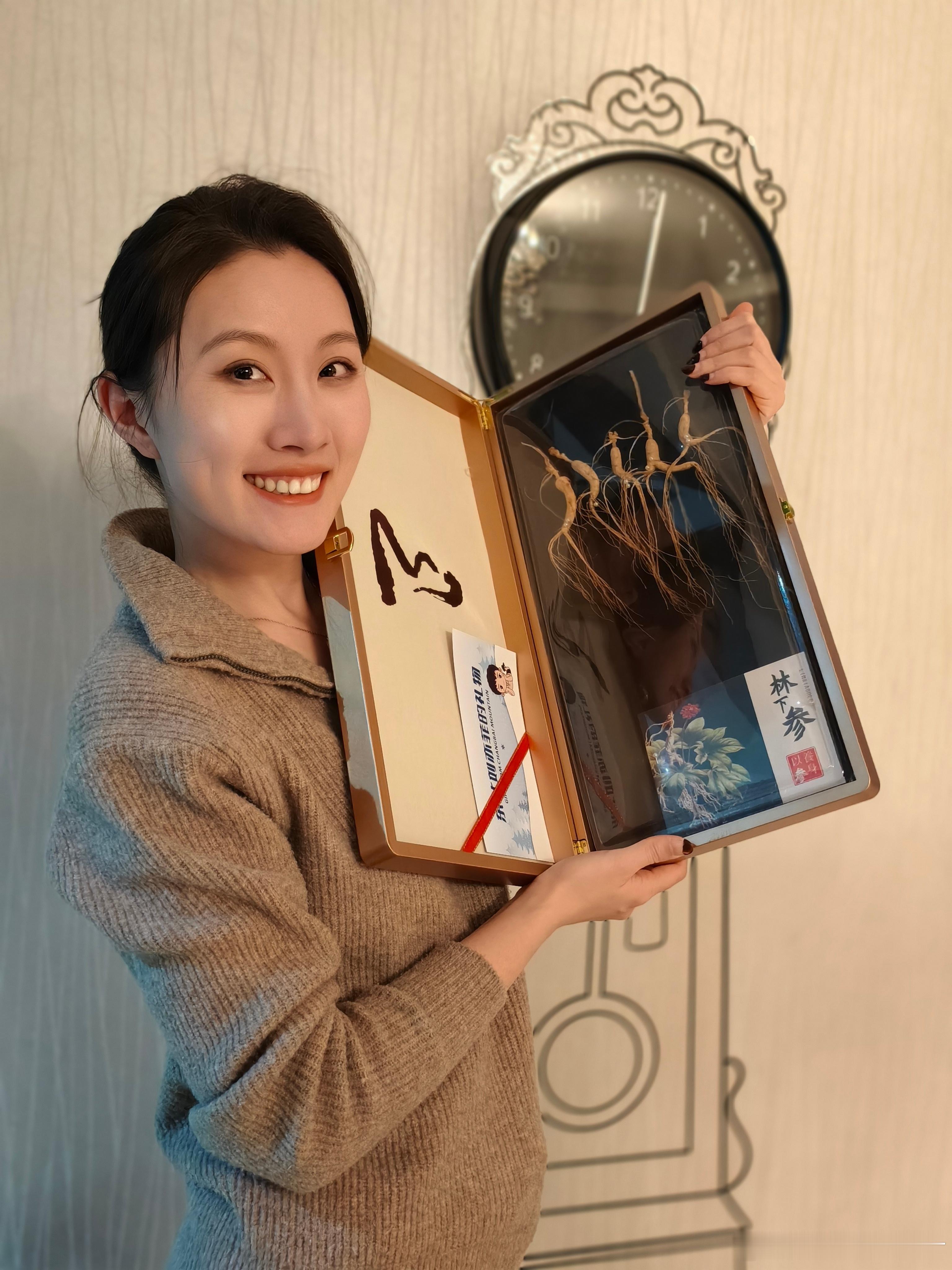 有人问我和刘亦菲关系怎么样大家自己看吧反正东北的仙气都被他东北刘亦菲给我送来了吃