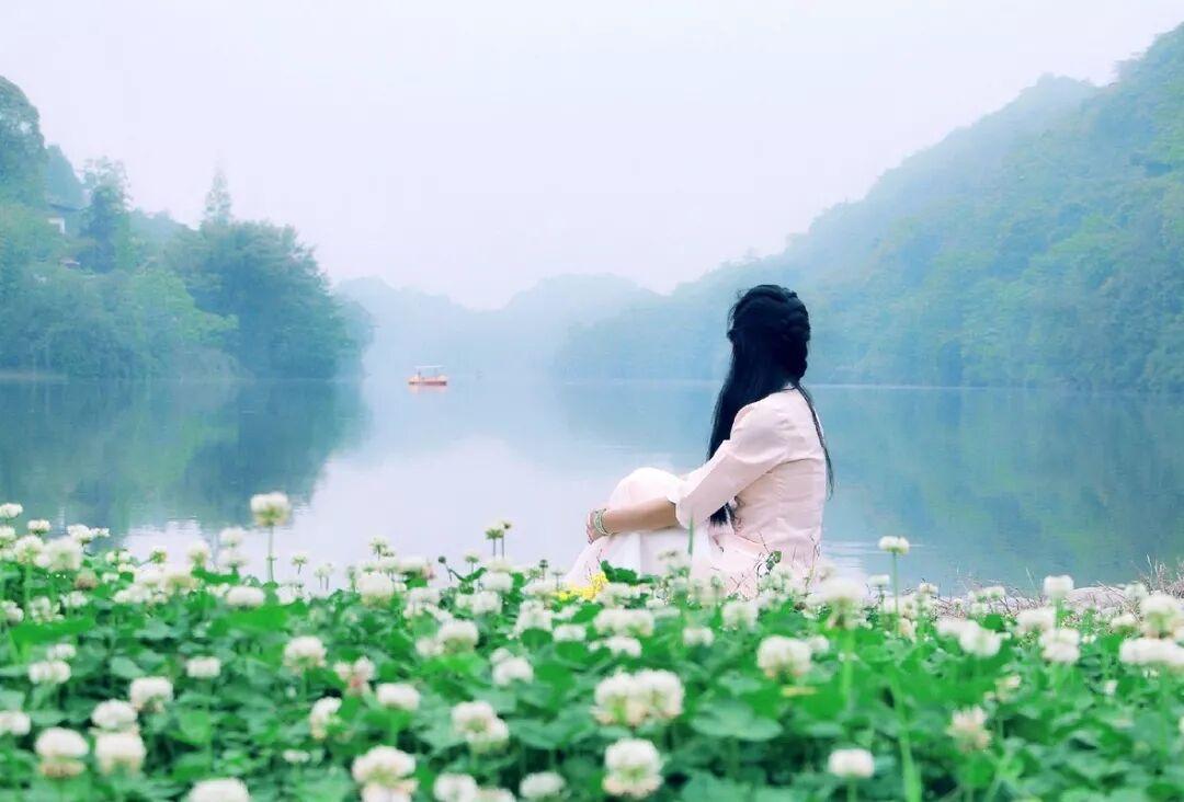 【04.19修身心语】
您好！
心眼儿好不好，一看面相就知道：
眼睛明亮，内心坦