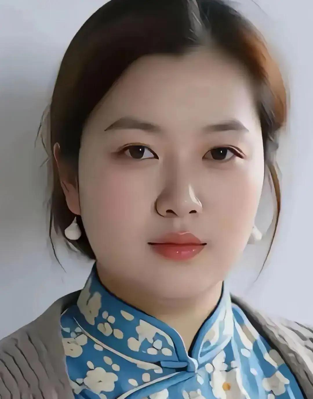 《【中吕】山坡羊·生活十悟》  
（一）饱食为先  
饥肠雷动，天塌也先盛饭瓮。