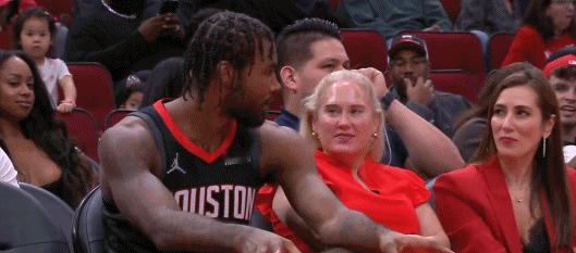 火箭主场计时器坏了太阳vs火箭nba 主场计时器出错比赛被迫中断，伊森替补席和女