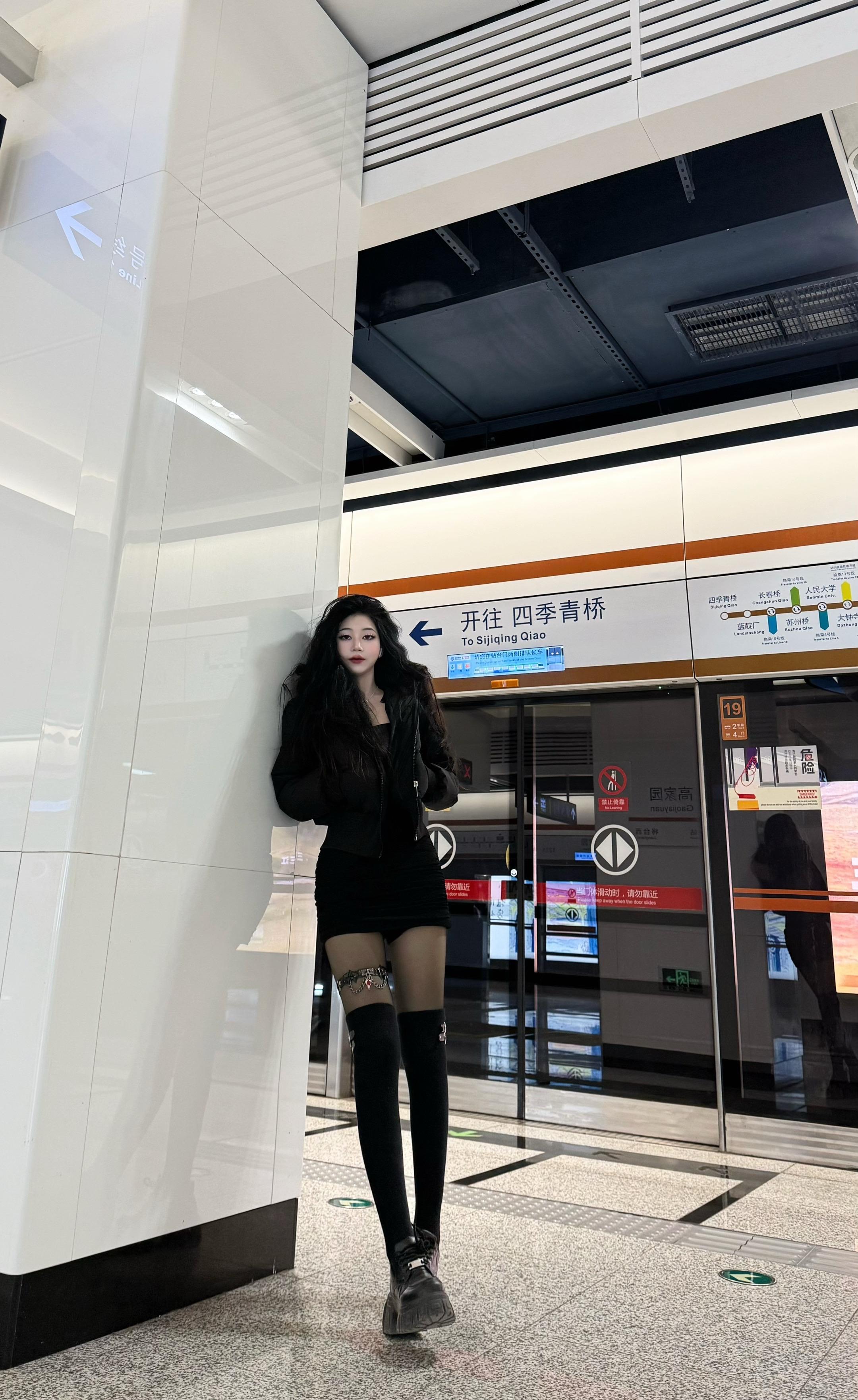 你这蠢货根本恨不上我，你只会在看见我这张脸的时候再次爱上我