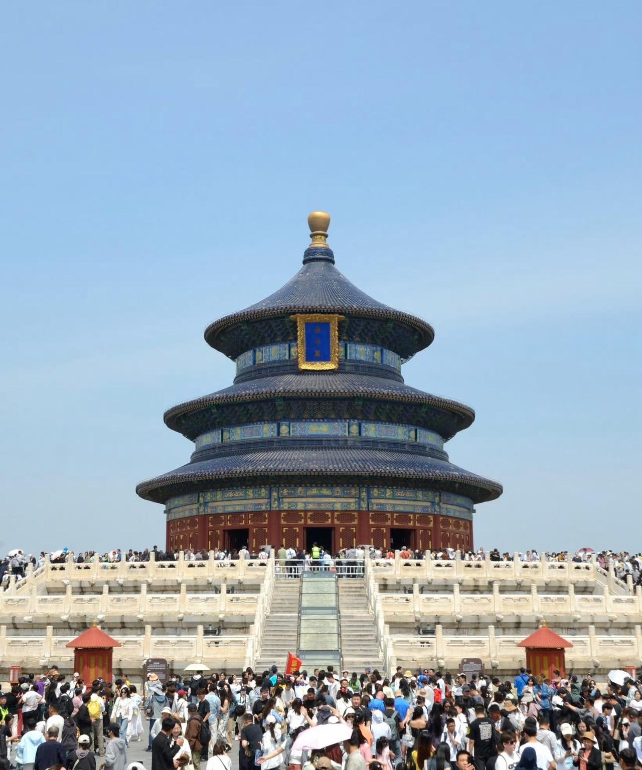 中韩两国天坛对比，一个是真天坛，一个是真的坛！
 
想想也是，一个藩属国藩王有资