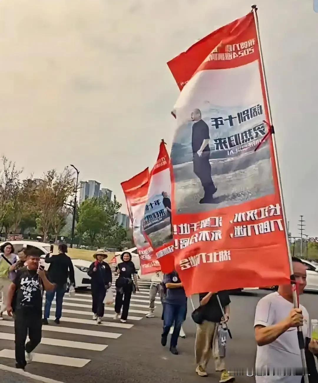 南京刀郎的演唱会马上就要开始，很多歌迷陆陆续续到达了现场，刀郎现象再一次展现了热