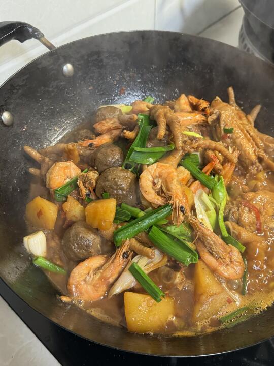 鸡爪虾煲吃不腻的一道家常菜