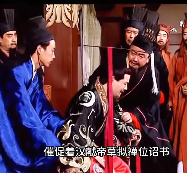 贾诩为什么在曹操时代如履薄冰？而在曹丕时代却敢走在浪头上。
贾诩一条计策，杀了曹