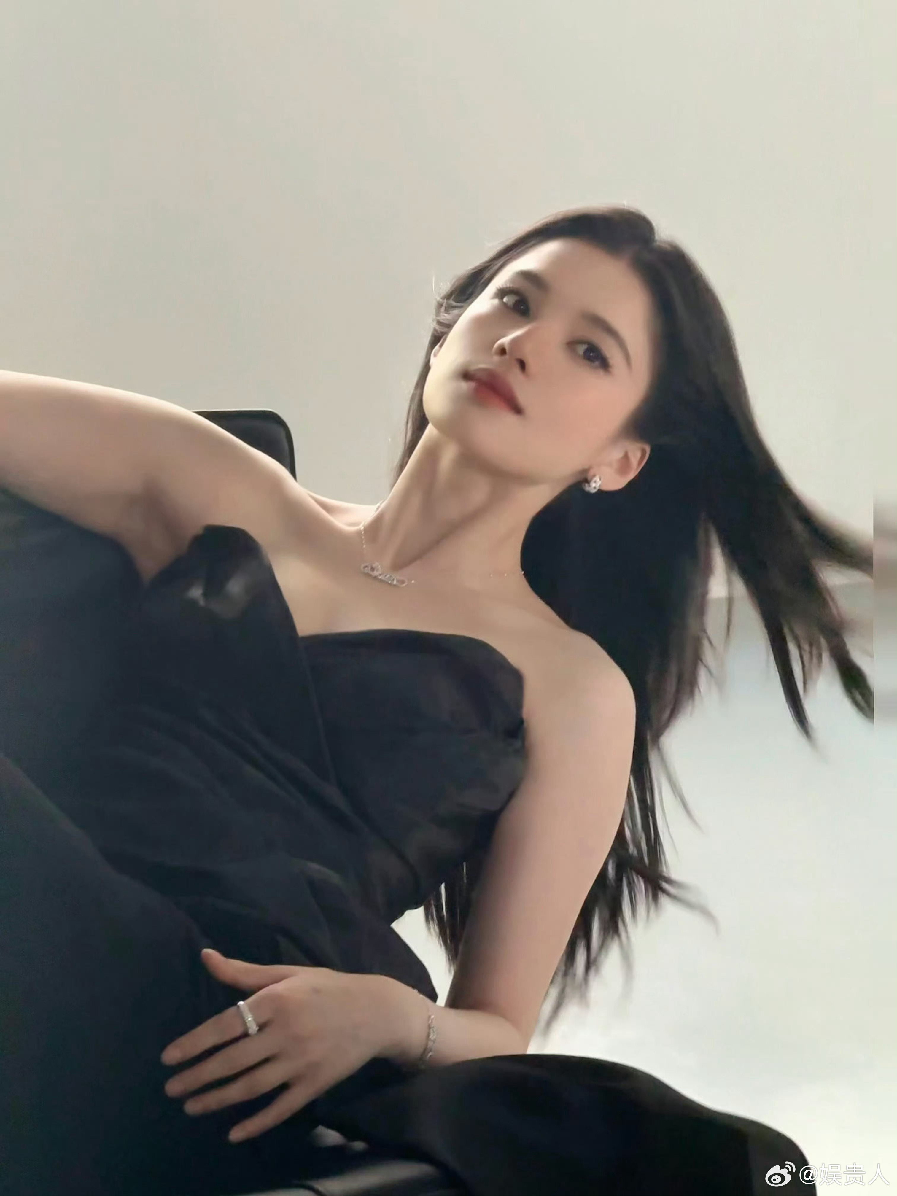 张婧仪原图直出的含金量张婧仪这组图美得不可方物 张婧仪黑礼帽造型，气质独特，原图