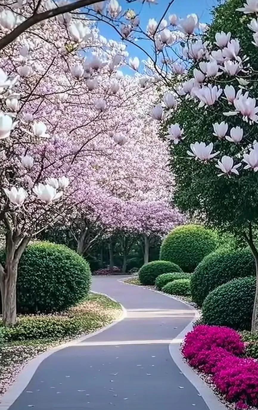 现在网络上很多ai生成的风景，看起来很美，但其实是假的。

我觉得是ai就要标上