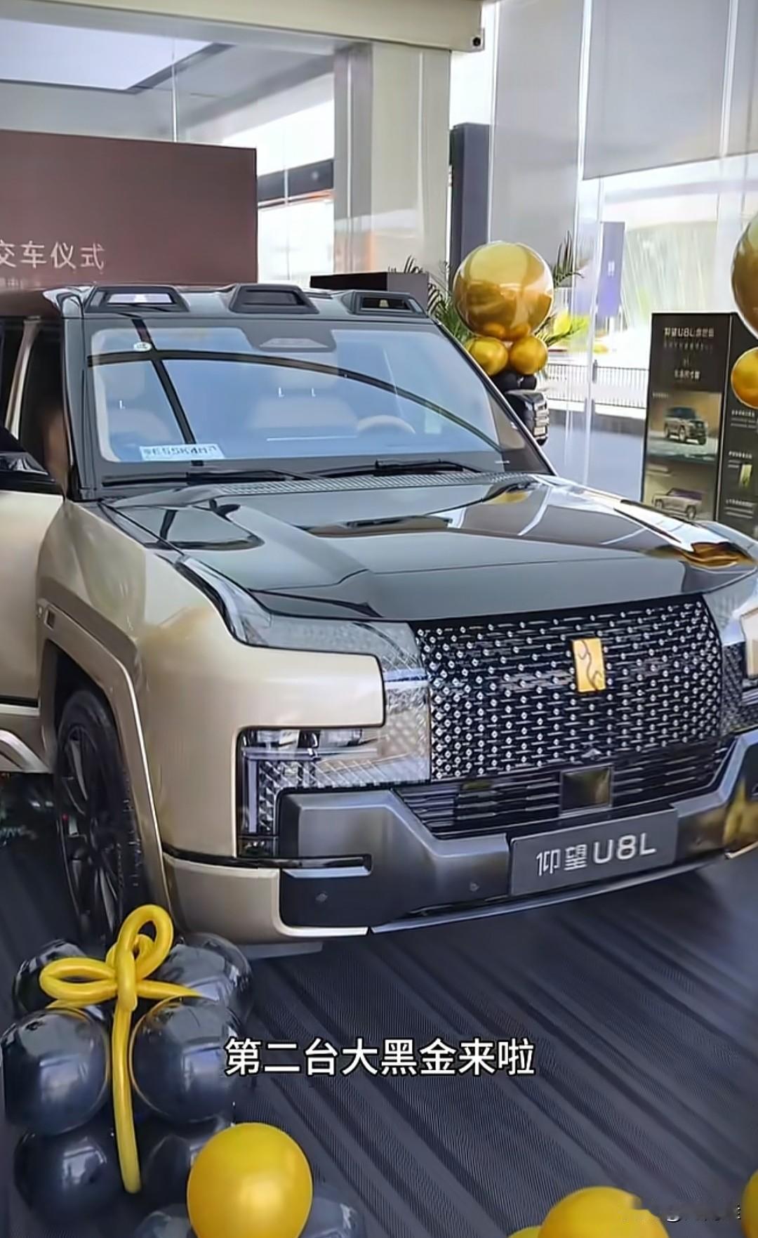 这个吊车，一天勾引我八百遍，越看越帅气。看见它就像看见心仪的女孩一样，立马想把它