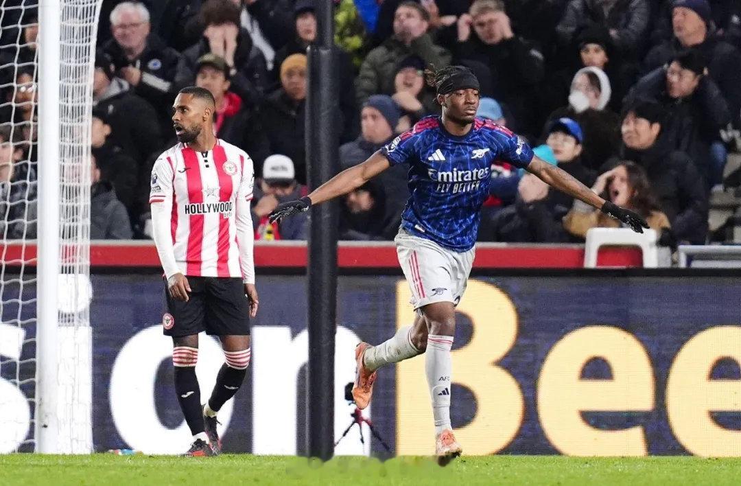 马杜埃凯本场比赛数据：11次一对一8次成功，7次对方禁区内触球，5次传中，5次铲