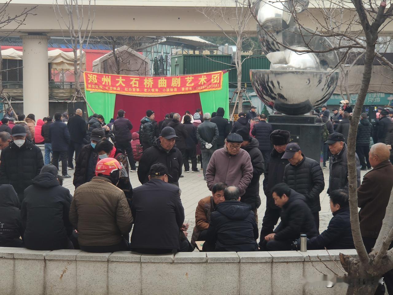 郑州街头随手拍:大石桥有大戏！刚刚途经郑州市金水区铭功路金水路金水河立交桥下时，