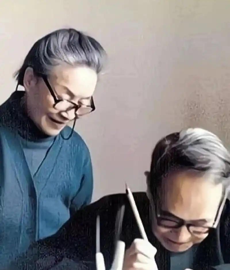 作家梁晓声一针见血：“一个家庭中，女性只要受过良好的教育，往往上可影响丈夫，下可