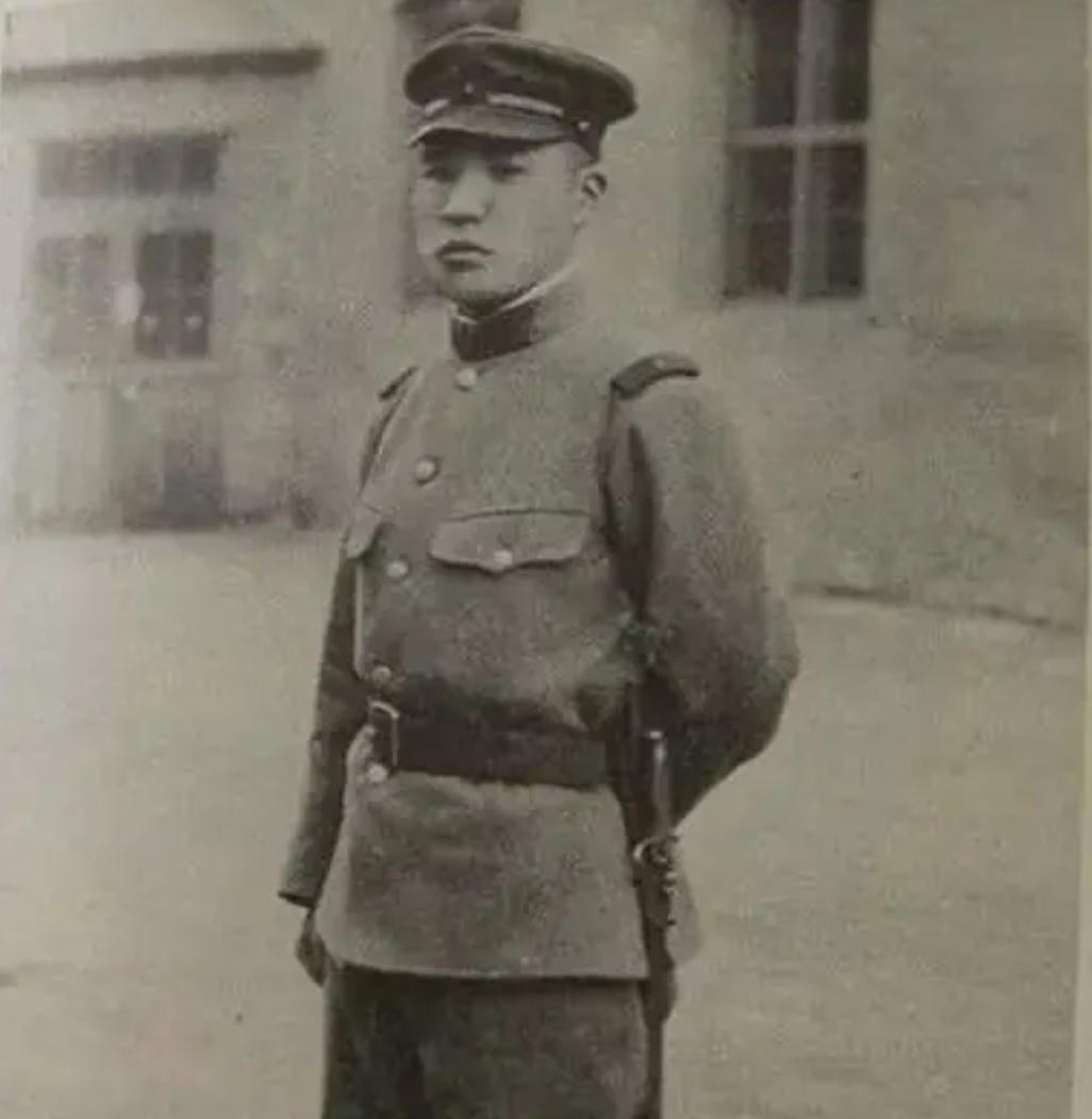 1937年7月7日，一位日本兵因为拉肚子跟大部队失去了联系。蓄意已久的日军以此为