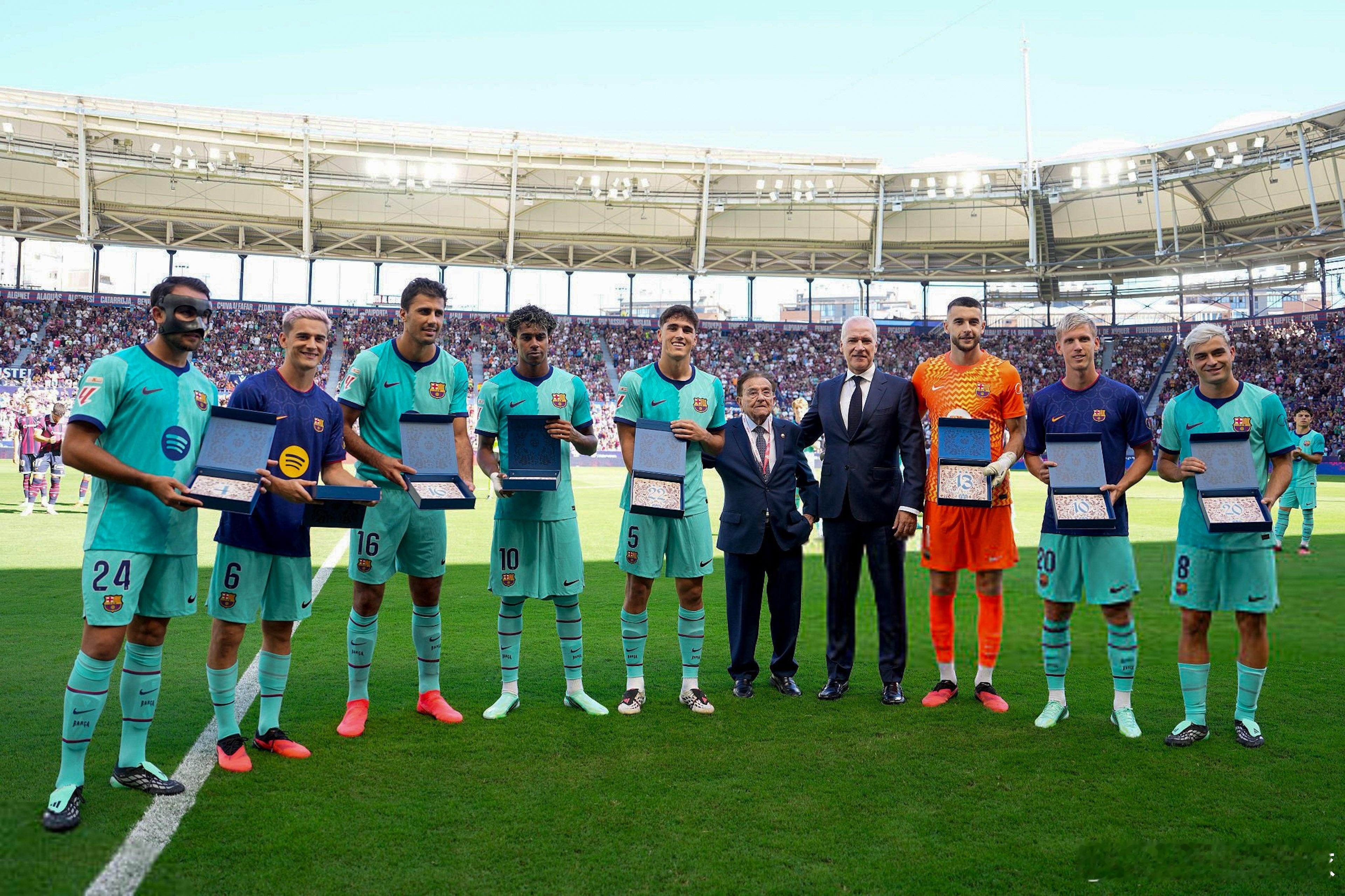 Players of Barcelona who won the World C