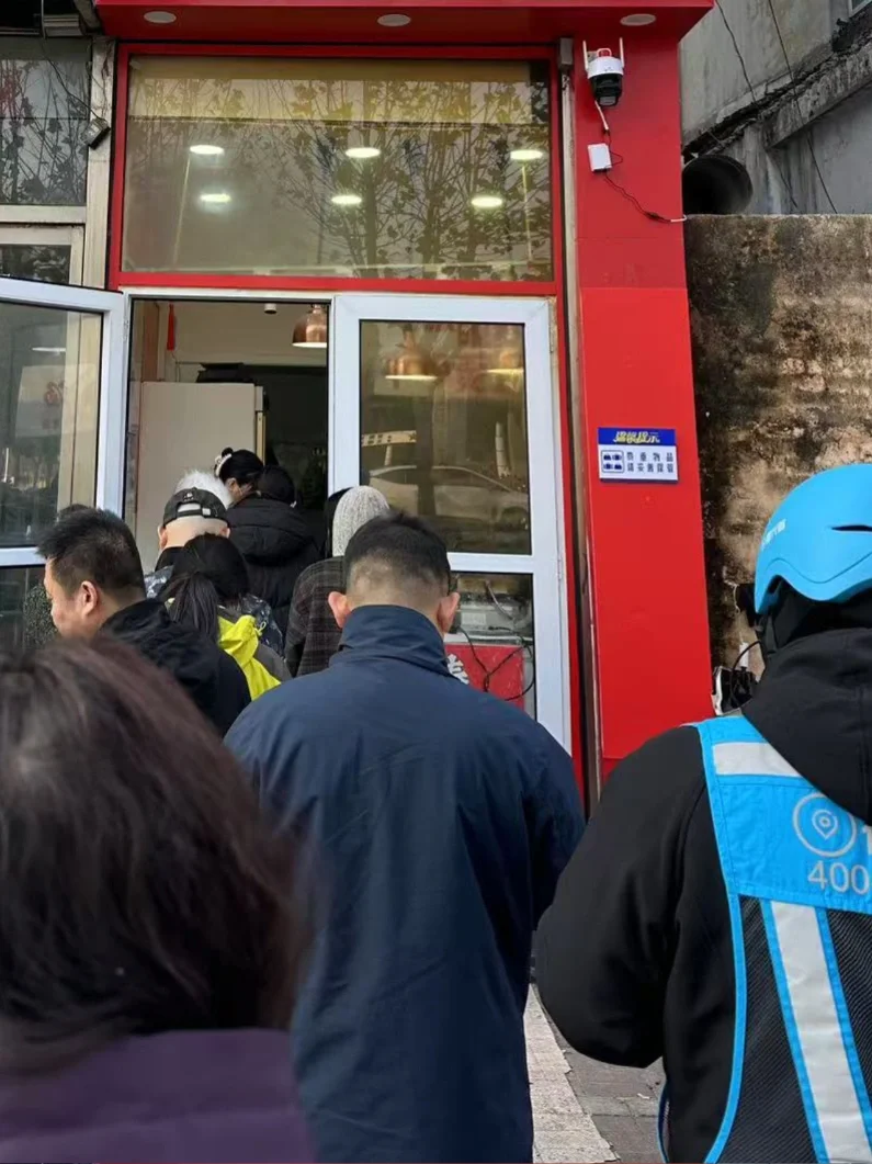 海阳路这家小店，排队1h才买到，真服了。。。