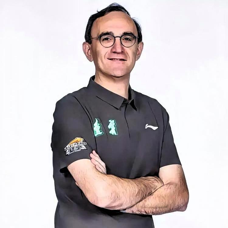 一、换帅前后天差地别（数据说话）
 
- 杨鸣末期（2026年初）：8胜11负、