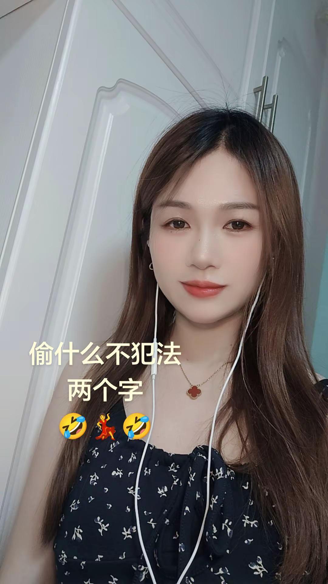 上热搜 碎花吊带穿搭日常 哈哈哈娱乐一下😂😂😂