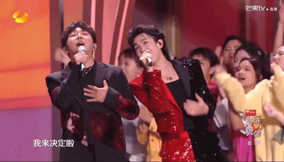 白举纲跨年舞台洗耳朵  白举纲的跨年舞台，宛如一幅绚丽多彩的画卷！他的声线稳如泰