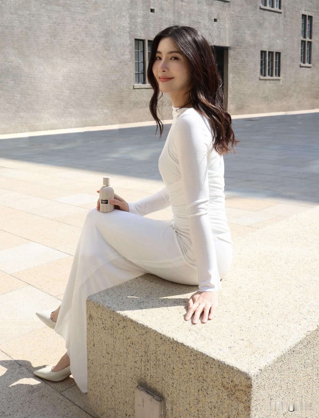 举止也不能丢分，不同场合得有合适的礼仪，时刻保持风度。良好心态更是关键，积极乐观