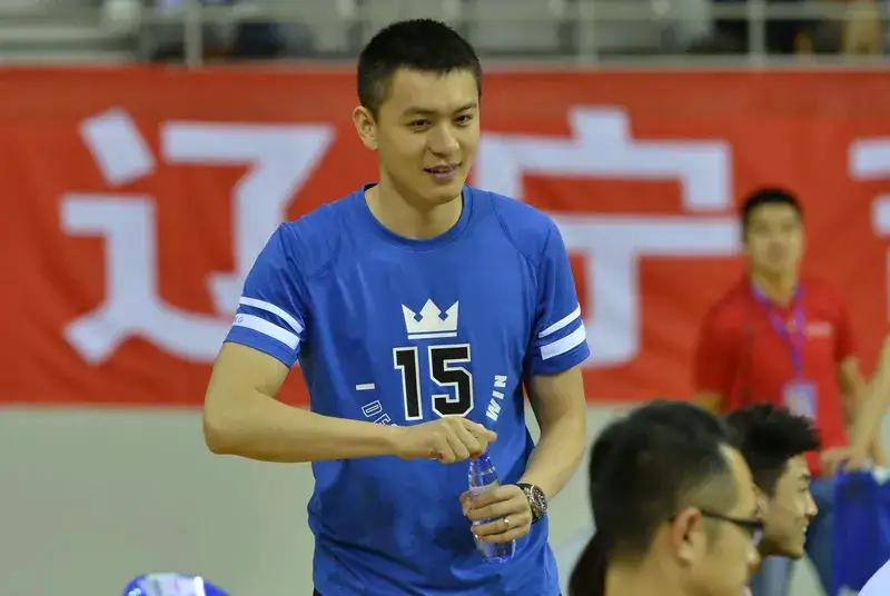 恕我直说，杨鸣现在辞职不应该！他在辽篮最困难的时候就拍拍屁股走人，丢下一堆烂摊子