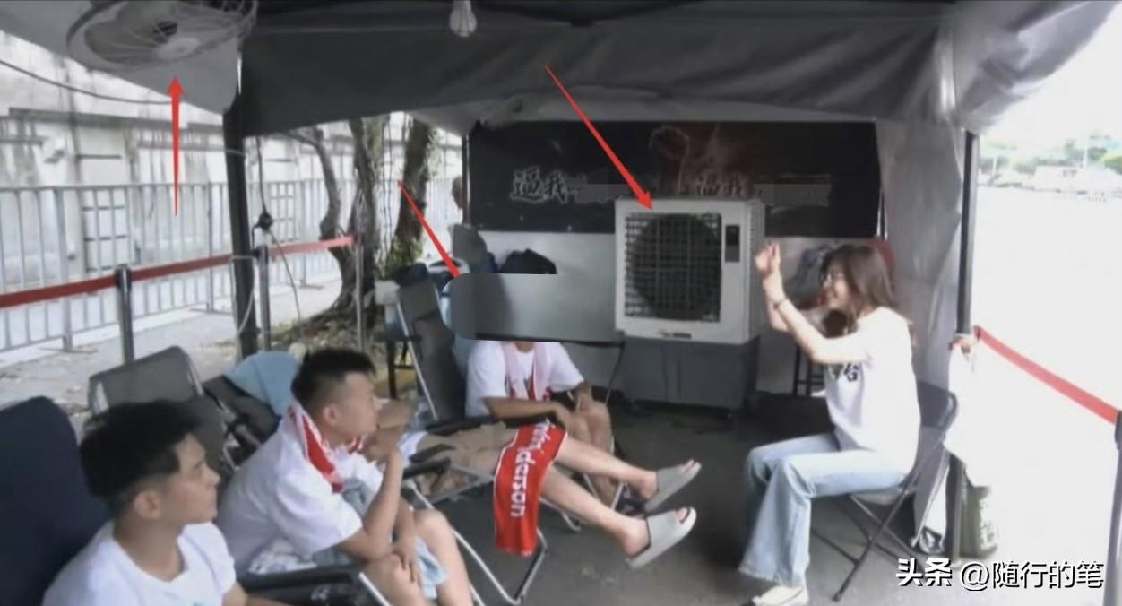 没想到4个国民党员在凯道绝食，待的环境还挺好的，有风扇还有冷气机，虽然搭的临时设
