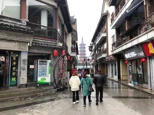 江苏省无锡市最热闹的寺庙，天天人满为患，是4A级景区却被警告过？

这里是刘小顺