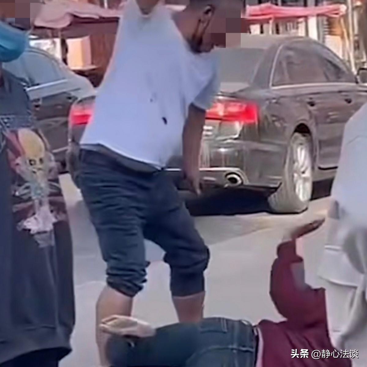 重庆，一男子输光积蓄后，以每日600元的利息借了30000元想翻本，没想到又输个