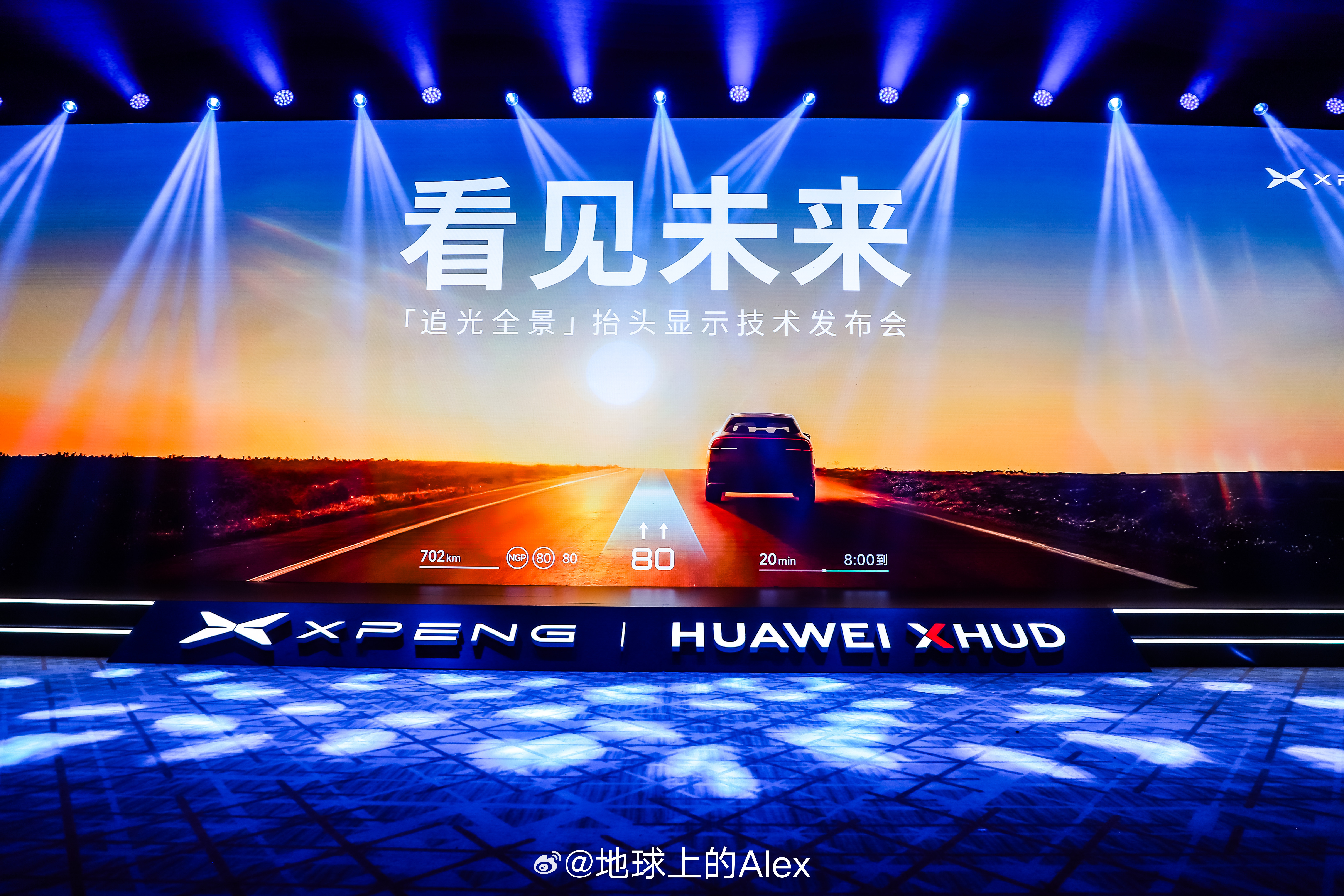 小鹏跟华为合作的HUD硬件参数来了基本上就三个点：更稳定、更清晰、更流畅之前还是