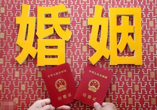 女人离婚后，变成了二婚，哪个男人会喜欢二婚？男人穷的，出不起高彩礼的，才找个二婚