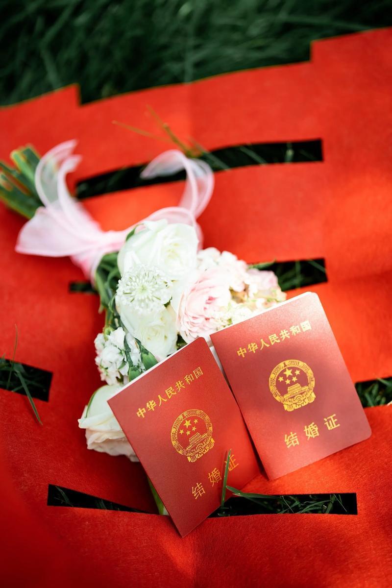 结婚一年,争执不断,咋办?《结婚一年就想离？别慌，这是婚姻的“系统磨合期”》

