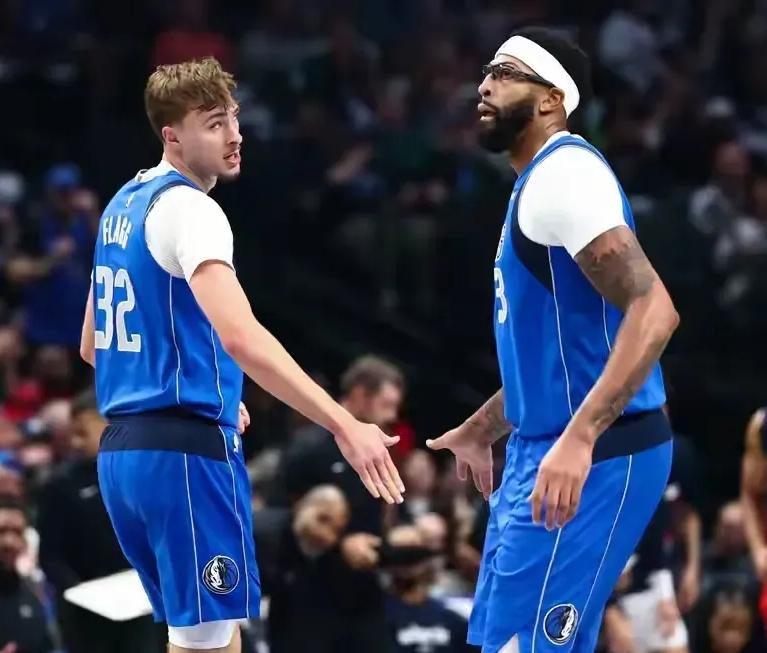 浓眉保持健康的话
其实独行侠也不亏
浓眉最近复出
独行侠势头也挺猛
东契奇的打法