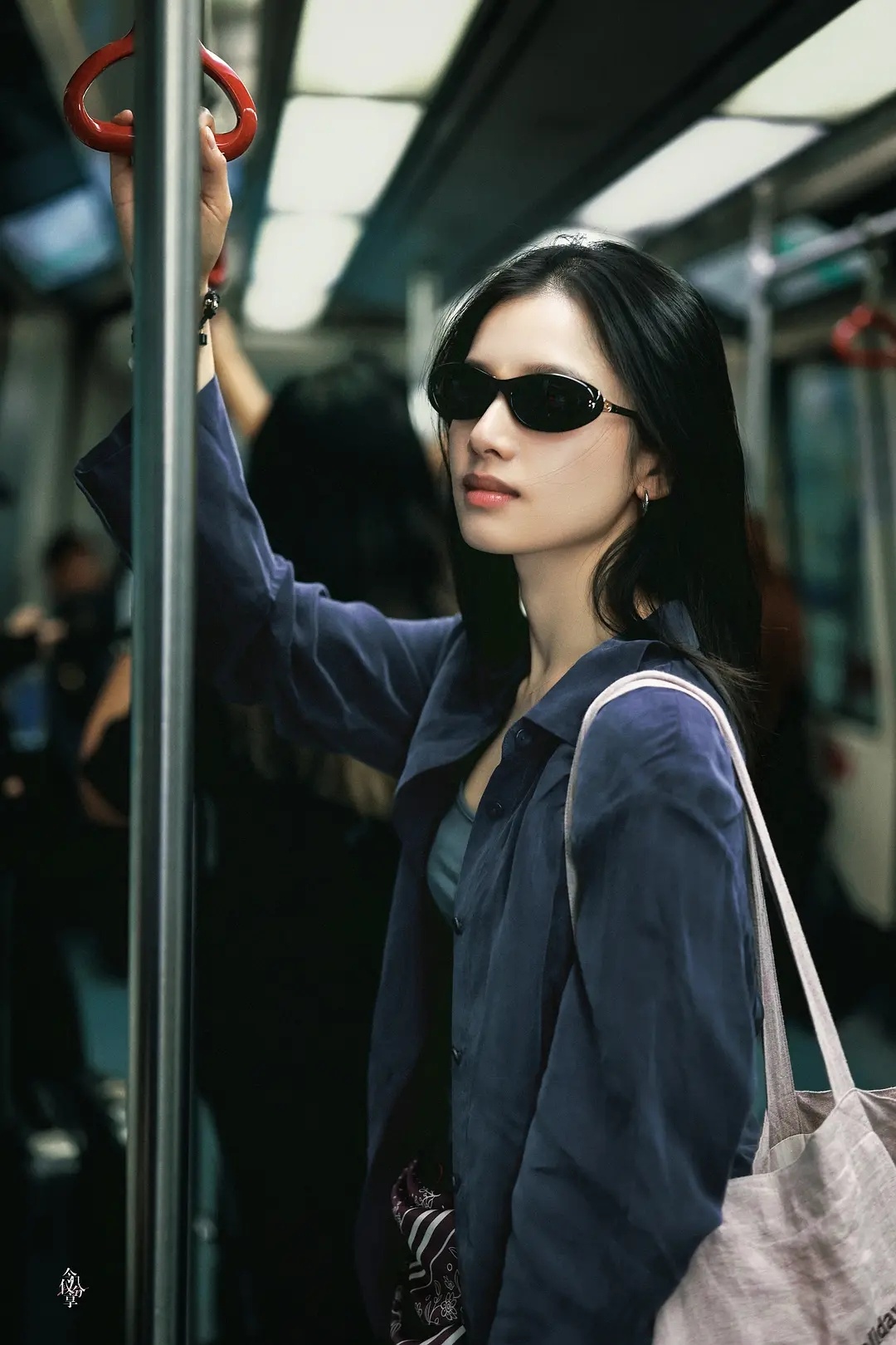 张婧仪机场图 就这么美得轻轻松松 ​​​