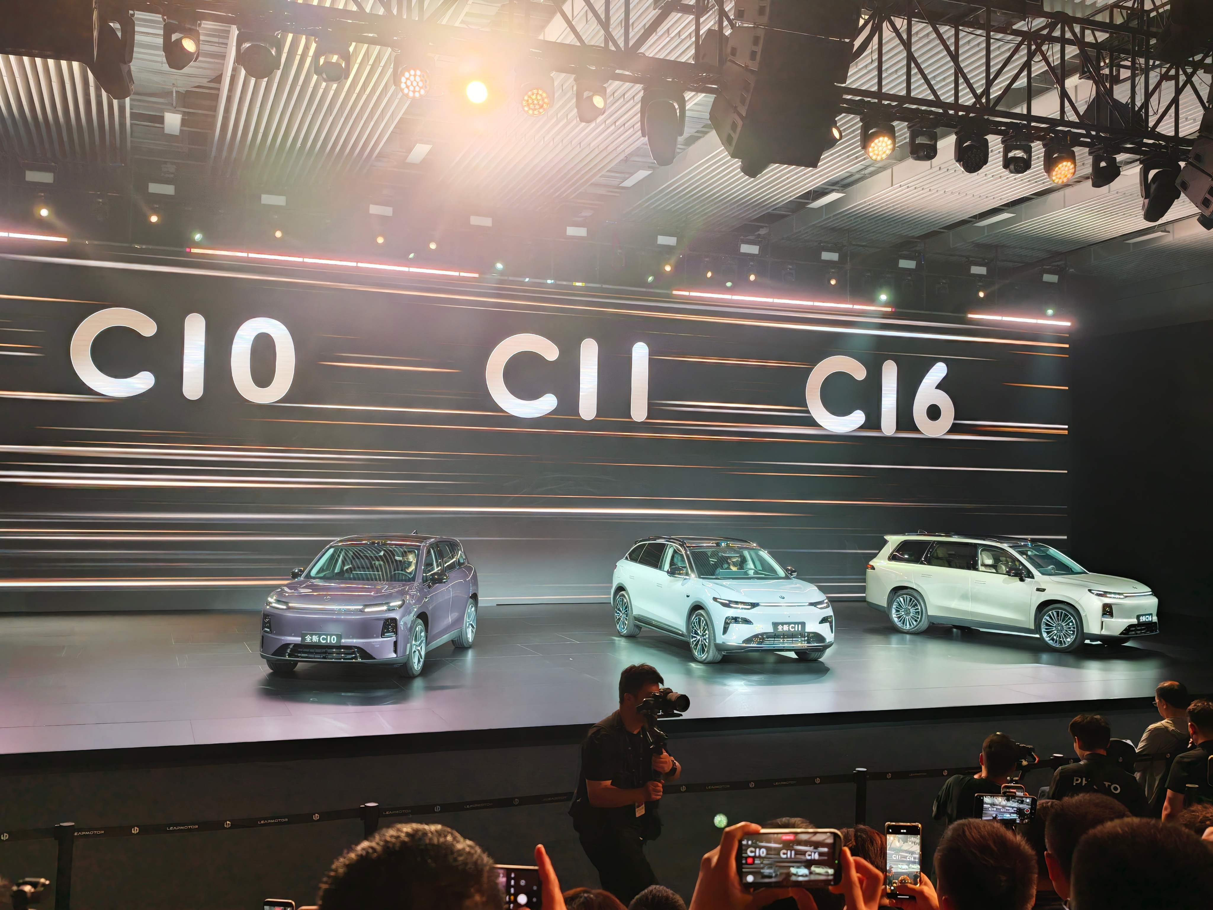 零跑全新C10、C11、C16三款车型今天正式上市，售价12.58-16.98万