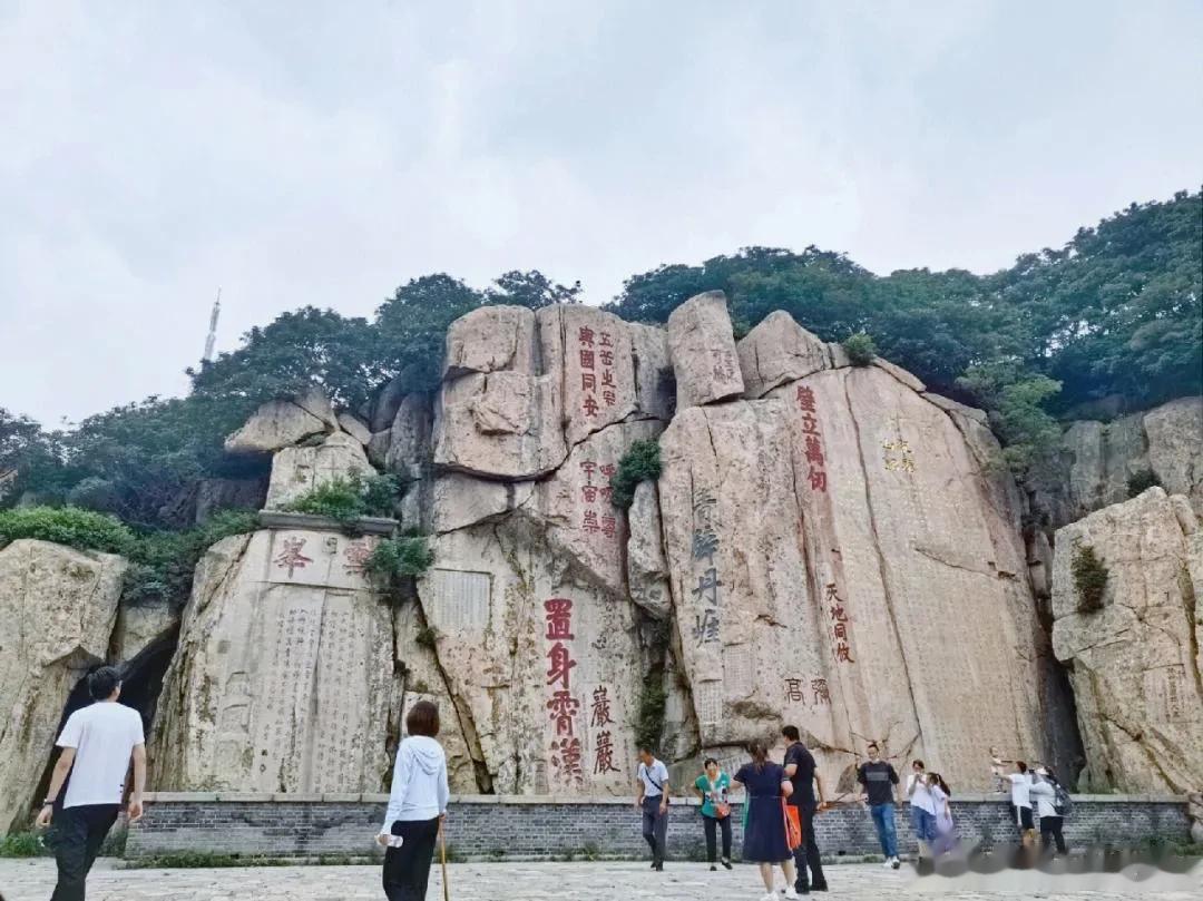 作为泰安人，我还没爬过泰山，真是太遗憾了。
我老家是山东泰安的，但是还没爬过泰山