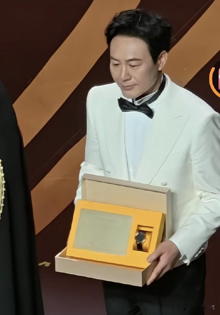 听到张颂文分享的这段话了吗？“择一事，忠一生，干一行，爱一行，专一行！
    