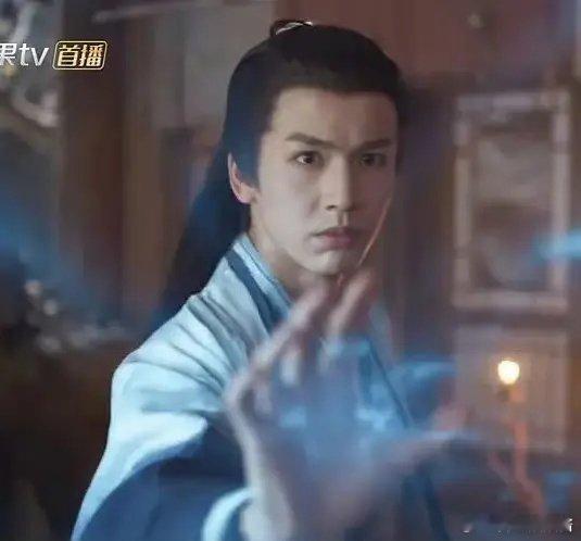 张凌赫为什么每次剧外都很帅，在剧里就不好看了啊 ​​​