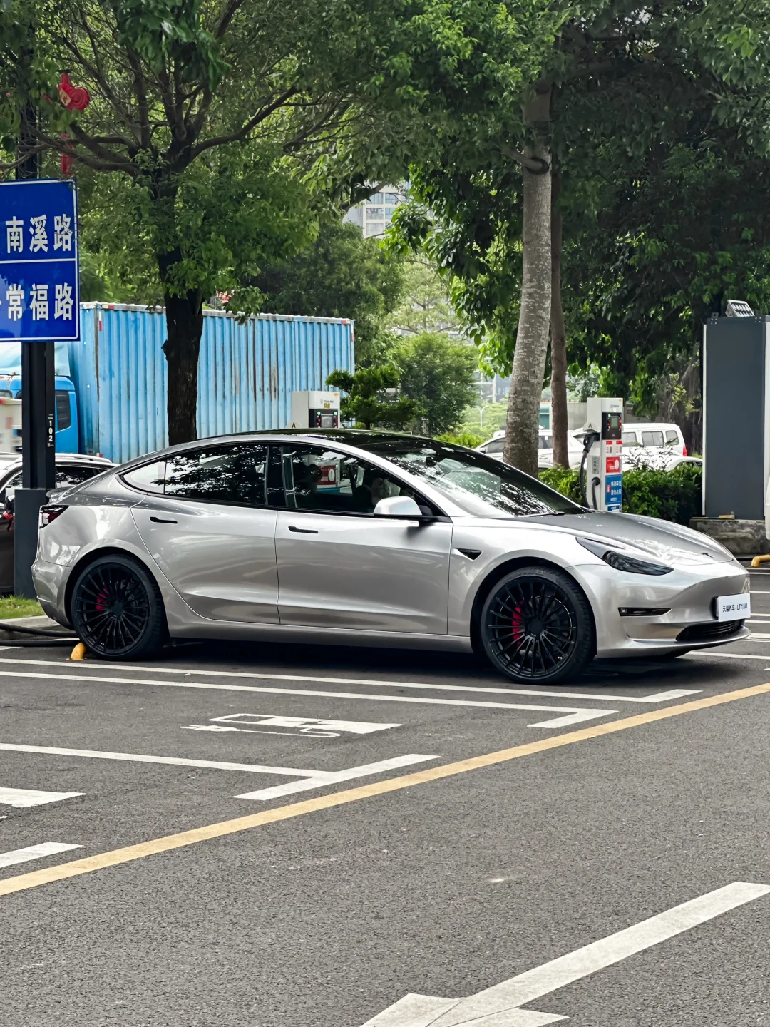 Model 3｜可以永远相信保时捷的审美