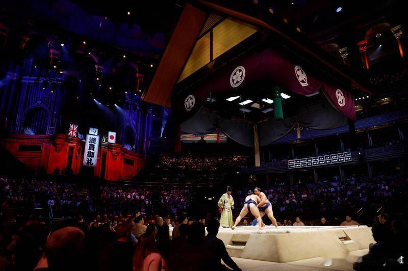 【G20成“挡箭牌”？高市早苗暂避“上土俵”争议 真正对决延至明年】 日本相扑界