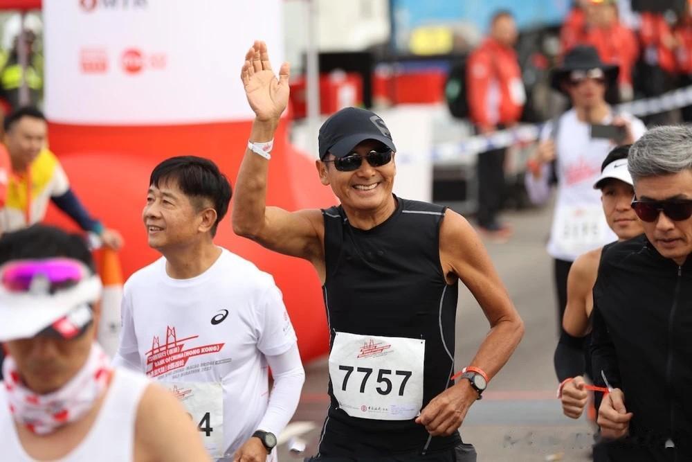 老一辈香港演员什么时候都在努力锻炼自己，时刻准备着，保持好自己的最佳状态，任何时
