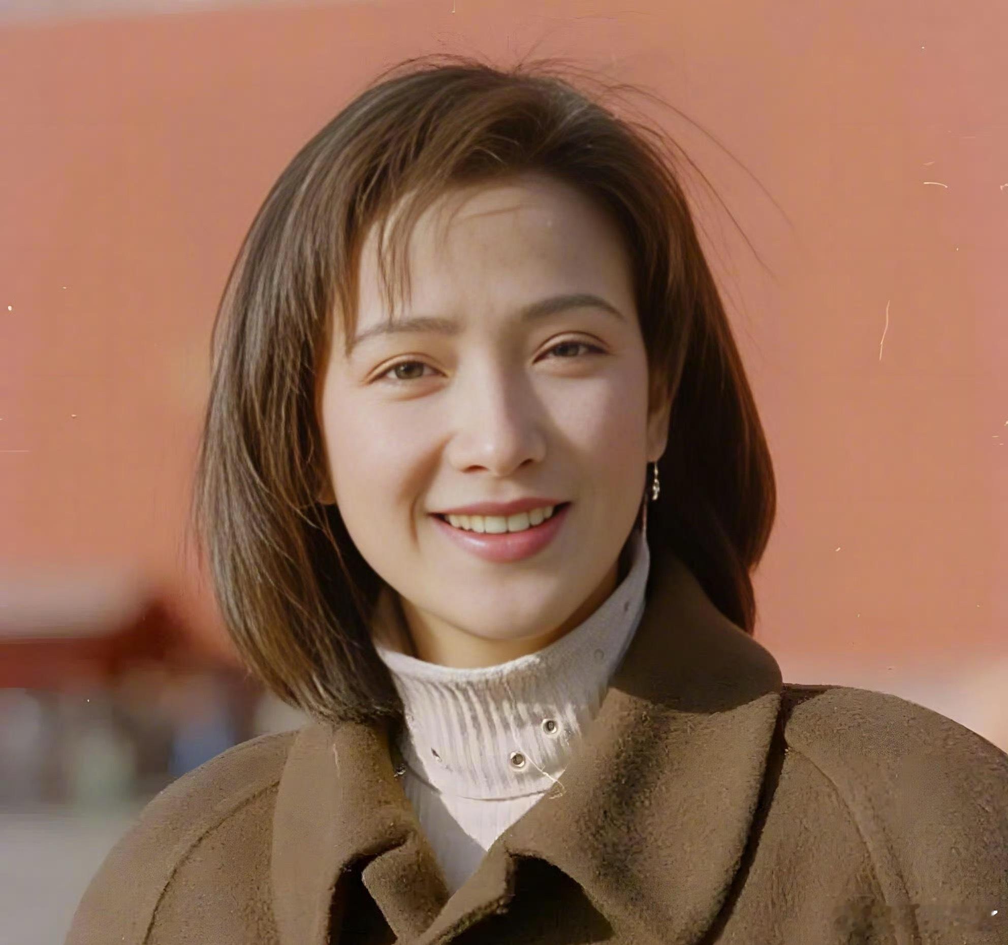 演员何晴去世古典美女，遗憾！何晴追悼会15日举行 14日，网络有消息称，曾出演过